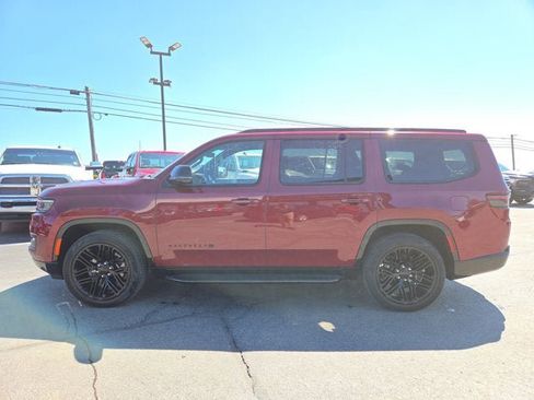 Used 2024 Jeep Wagoneer Series II image 3