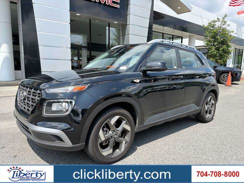 Used 2024 Hyundai Venue SEL FWD image 1