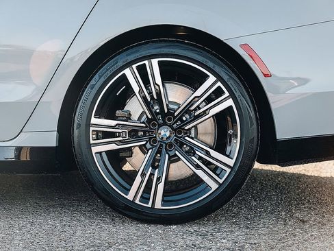 Used 2025 BMW 760i xDrive w/ Executive Package image 9