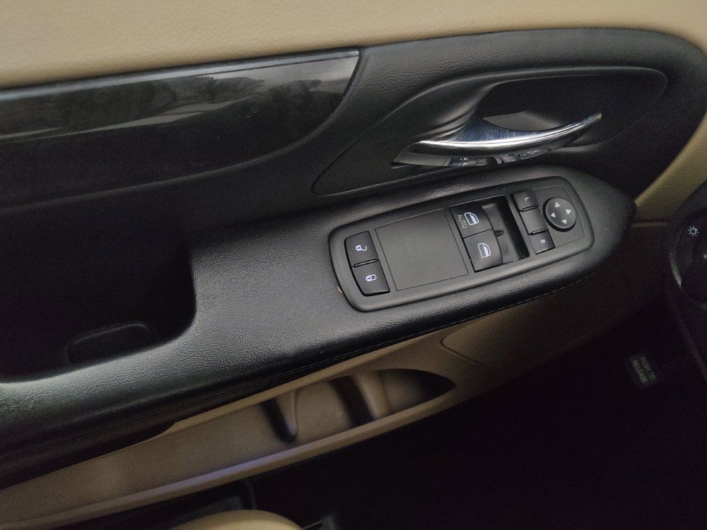 Used 2015 Dodge Grand Caravan American Value Package FWD image 27