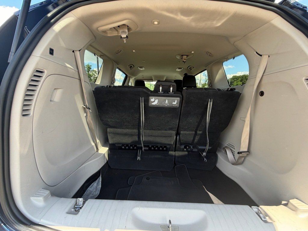 Used 2018 Chrysler Pacifica Touring-L FWD image 6