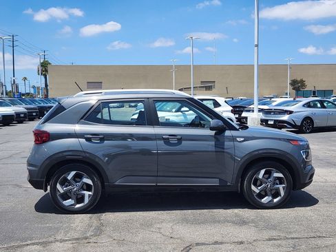 Used 2025 Hyundai Venue SEL FWD image 8
