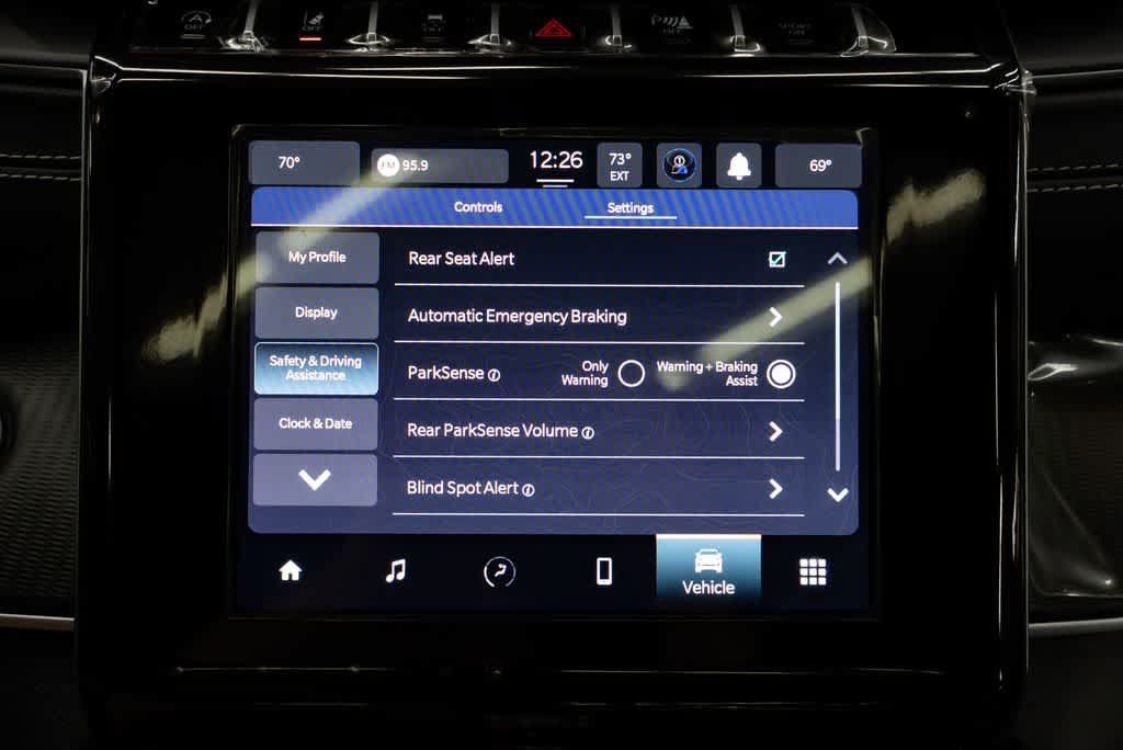 Used 2025 Jeep Grand Cherokee Laredo X AWD/4WD image 19