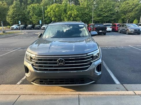 Used 2025 Volkswagen Atlas SE FWD image 2