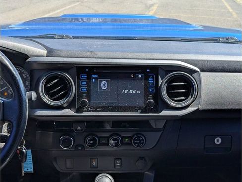 Used 2016 Toyota Tacoma TRD Sport w/ Towing Package image 19