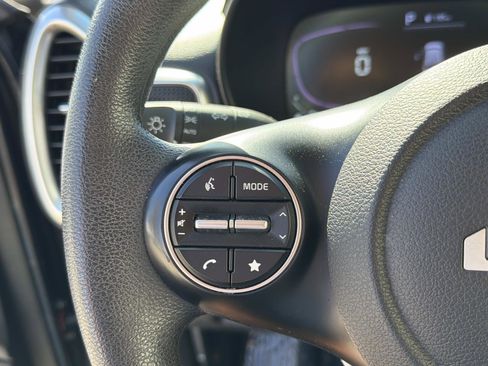 Used 2023 Kia Soul LX w/ Option Group 015 FWD image 16