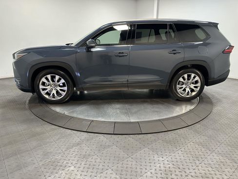 Used 2025 Toyota Grand Highlander AWD image 8