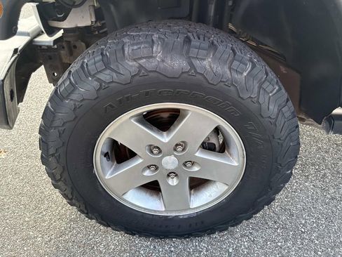 Used 2010 Jeep Wrangler Unlimited Rubicon w/ Dual Top Group image 11