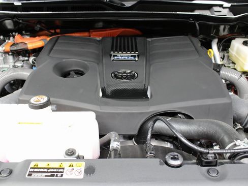 Used 2025 Toyota Sequoia Platinum image 28