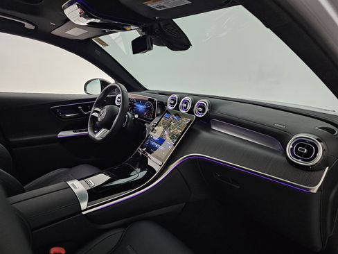 Used 2025 Mercedes-Benz GLC 300 4MATIC image 13