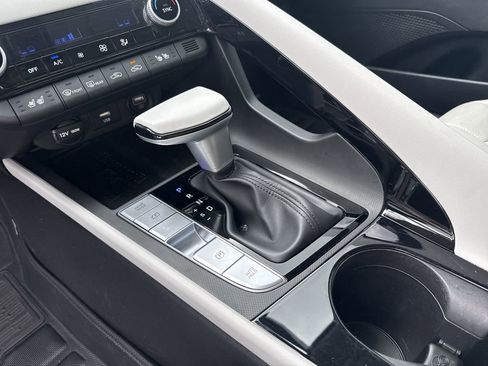 Used 2023 Hyundai Elantra Limited image 29