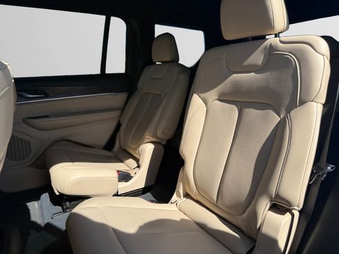 Used 2023 Jeep Grand Cherokee L Limited RWD image 13