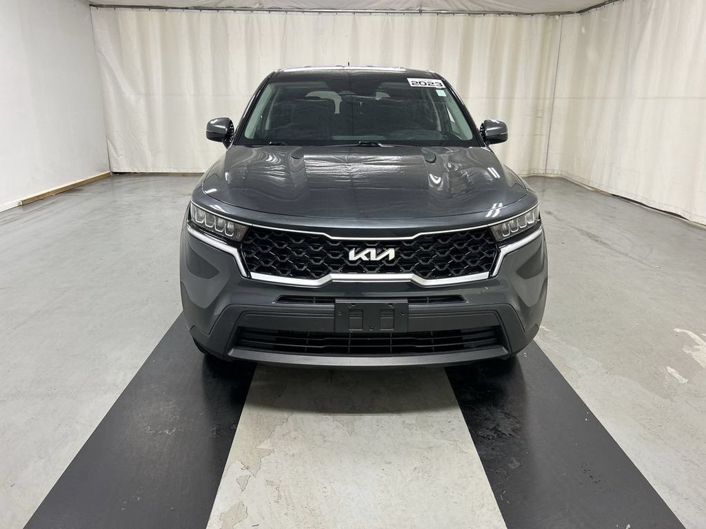 Certified 2023 Kia Sorento LX AWD/4WD image 3