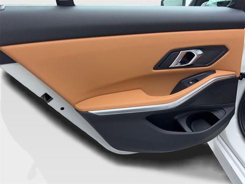 Used 2025 BMW 330i xDrive Sedan w/ Premium Package image 37