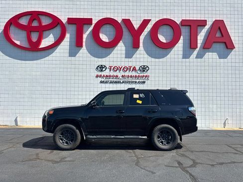 Used 2023 Toyota 4Runner SR5 Premium w/ Moonroof Package RWD image 5