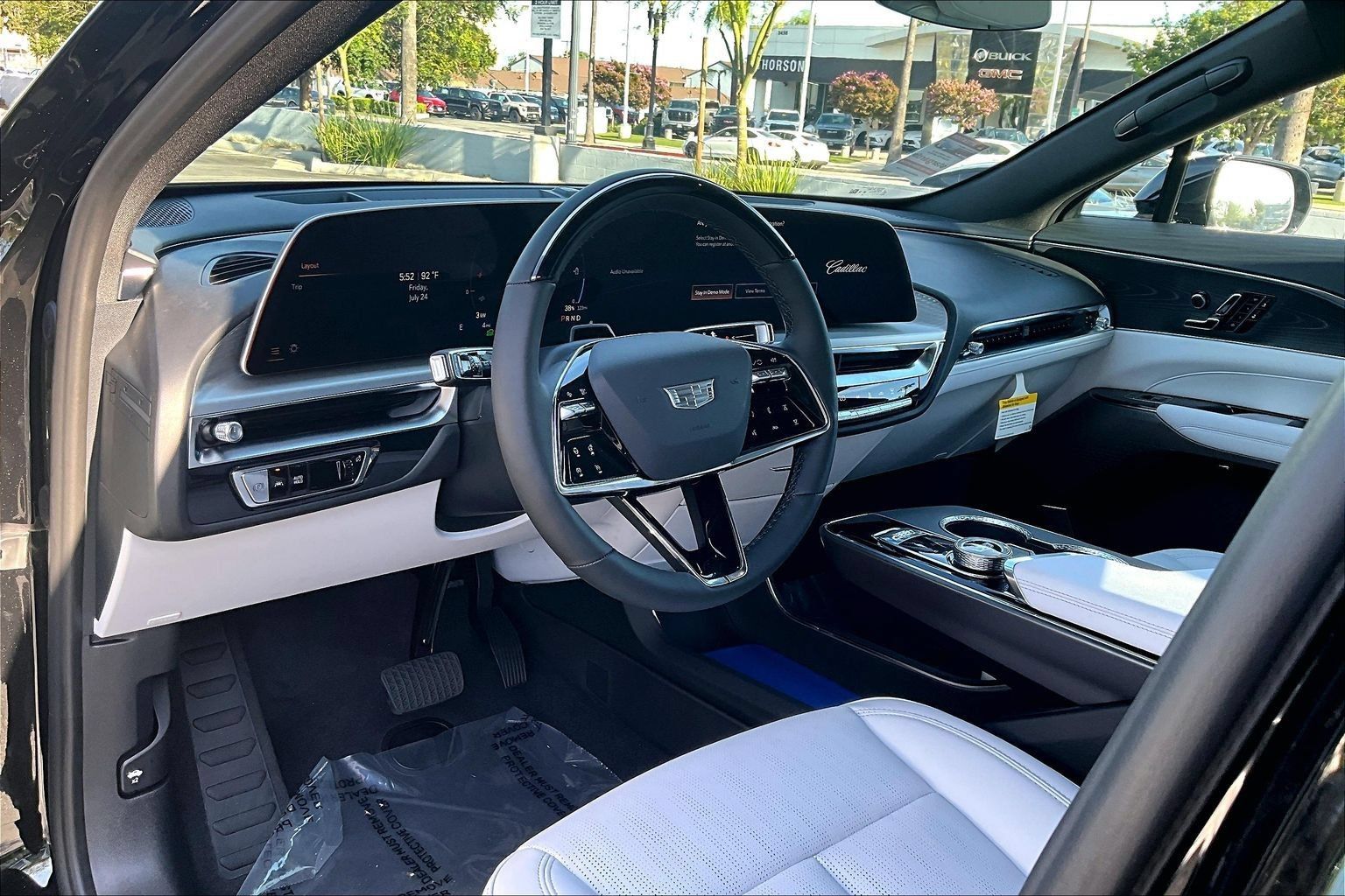 New 2026 Cadillac Lyriq Luxury w/ LPO, Floor Liner Package AWD/4WD image 9
