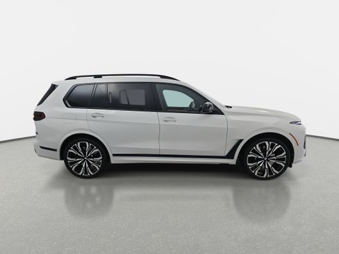 Used 2025 BMW X7 M60i w/ Executive Package image 4