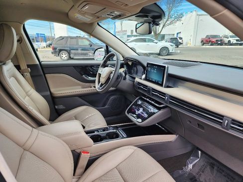 Used 2022 Lincoln Corsair Standard w/ Equipment Group 101A image 11