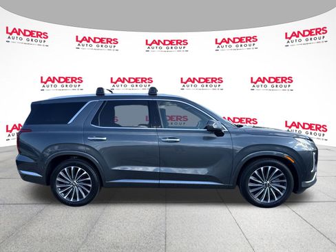 Used 2023 Hyundai Palisade Calligraphy FWD image 2