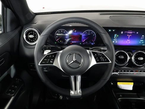 New 2026 Mercedes-Benz GLB 250 image 3