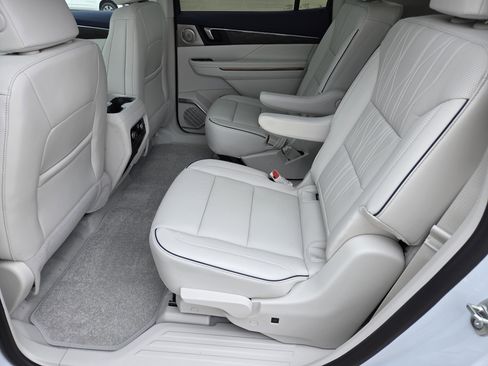 New 2026 Buick Enclave Avenir w/ Super Cruise Package FWD image 19