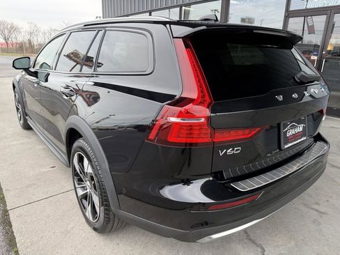 Used 2024 Volvo V60 B5 Cross Country Plus image 6