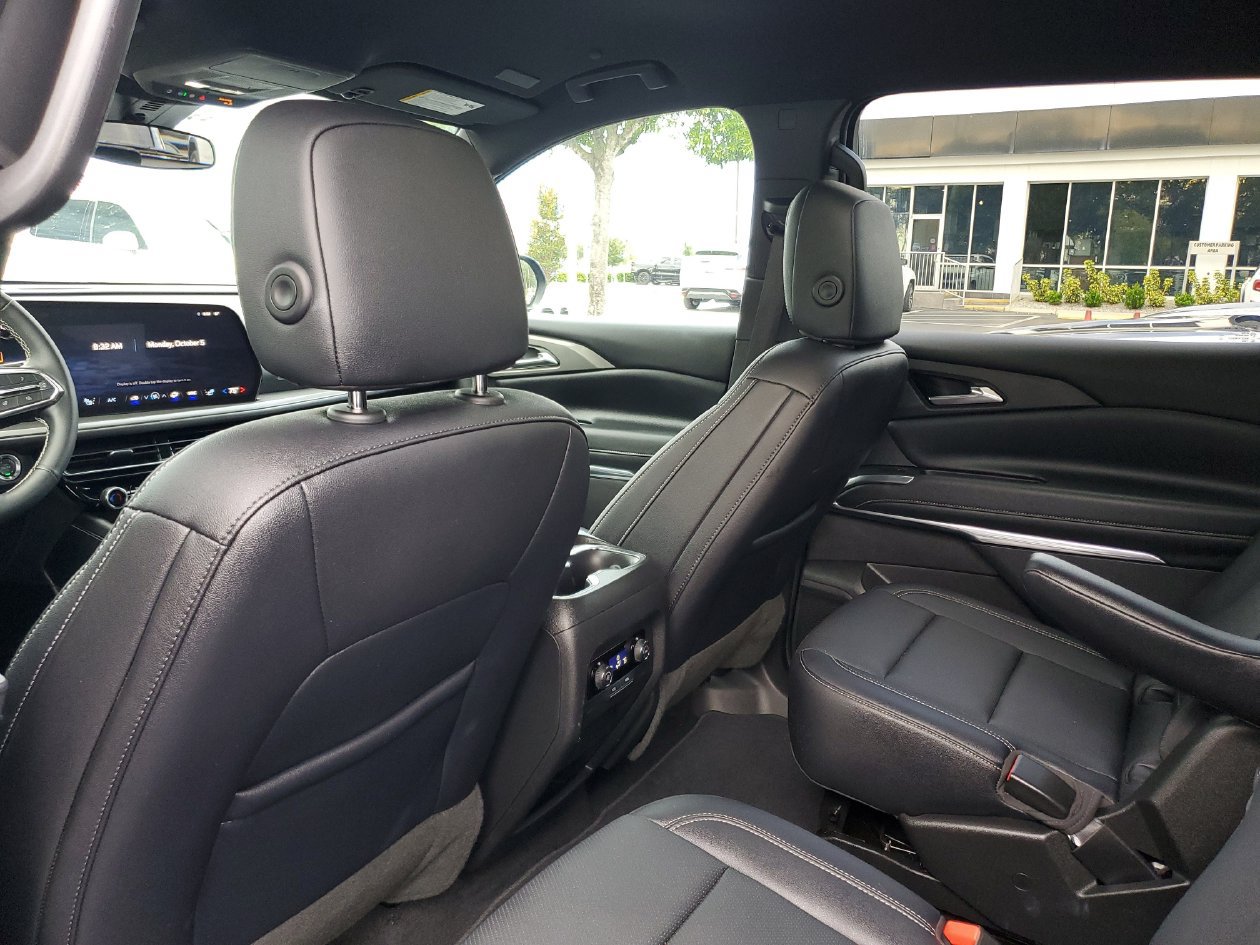 Used 2026 Chevrolet Traverse LT FWD image 8