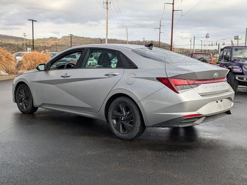 Used 2021 Hyundai Elantra SEL image 5