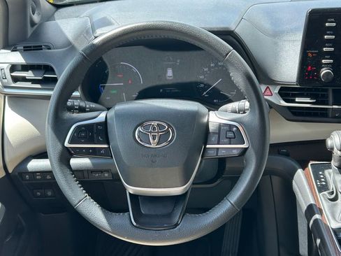 Used 2023 Toyota Sienna XLE w/ XLE Plus Package FWD image 44