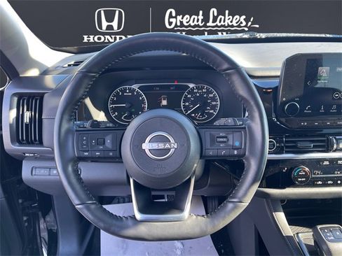 Used 2024 Nissan Pathfinder SL w/ Lighting Package (N92) image 12