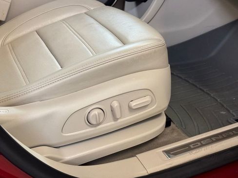 Used 2021 GMC Acadia Denali w/ Denali Technology Package image 31