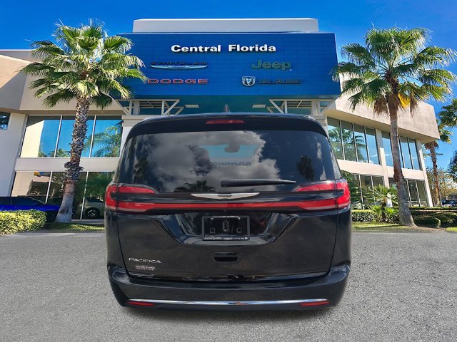 Used 2025 Chrysler Pacifica Select FWD image 6
