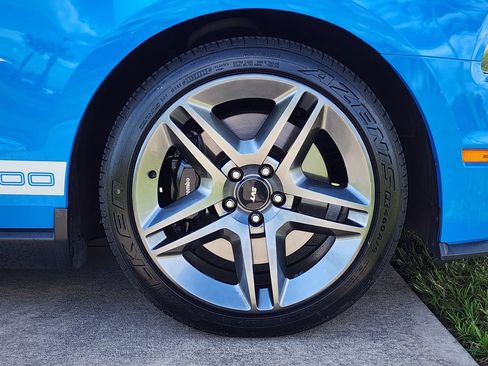 Used 2010 Ford Mustang Shelby GT500 RWD image 12