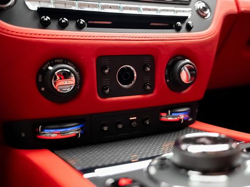 Used 2020 Rolls-Royce Wraith image 50