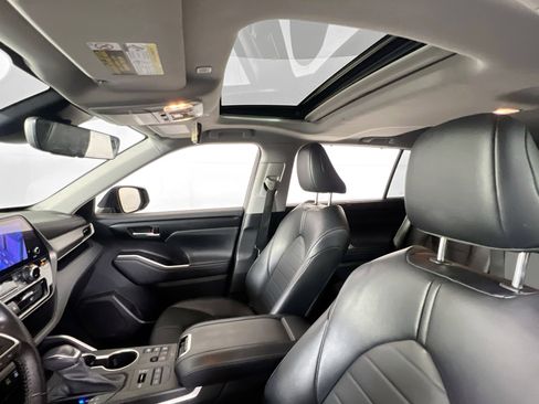 Used 2023 Toyota Highlander XLE image 22