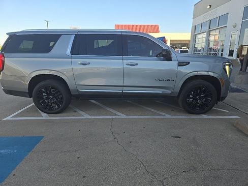 Used 2025 GMC Yukon XL Elevation w/ Elevation Premium Package image 3