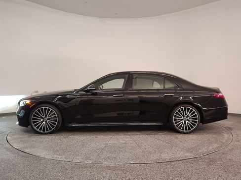 Used 2023 Mercedes-Benz S 580 4MATIC Sedan image 2
