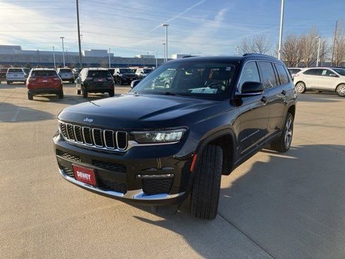 Used 2023 Jeep Grand Cherokee L Limited image 3