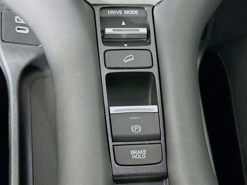 Used 2025 Honda HR-V Sport image 25