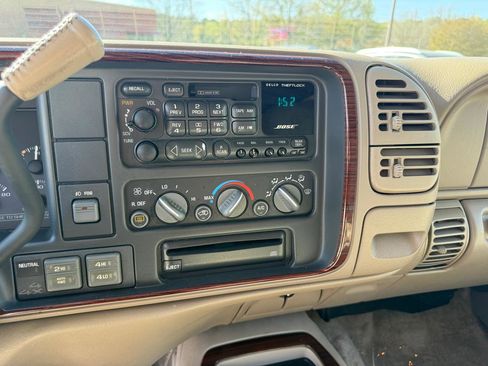 Used 2000 Cadillac Escalade 4WD image 19