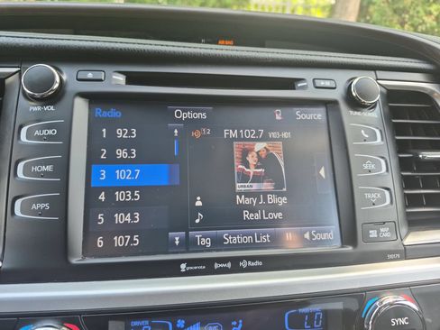 Used 2018 Toyota Highlander XLE AWD/4WD image 18
