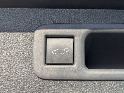 Used 2020 Toyota Highlander Limited image 13