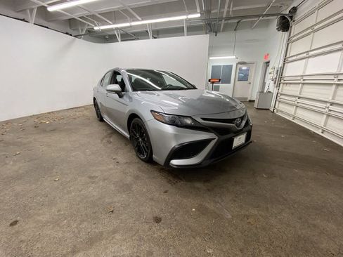 Used 2024 Toyota Camry SE image 8