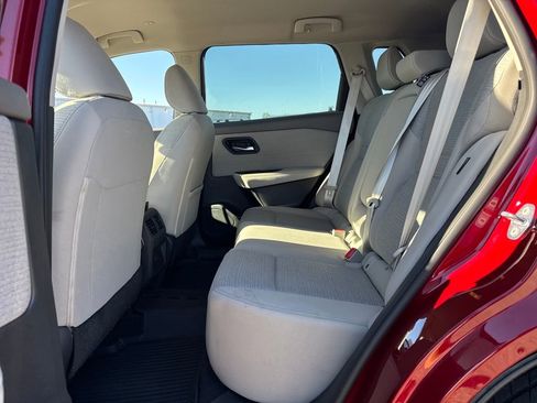 Used 2023 Nissan Rogue SV image 18