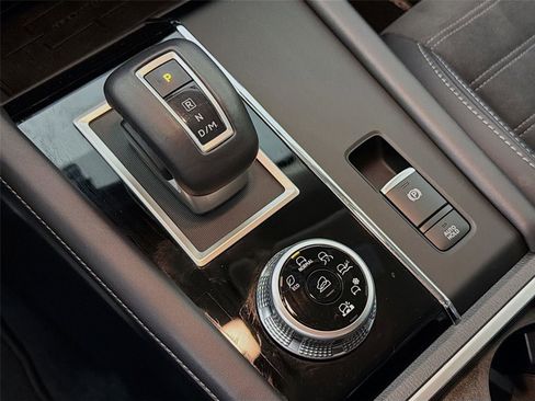 Used 2024 Mitsubishi Outlander SE AWD/4WD image 19