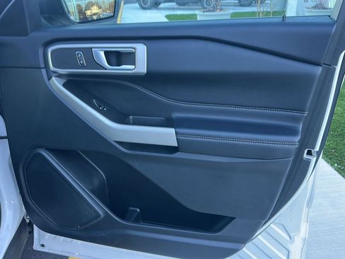 Used 2023 Ford Explorer XLT w/ Class IV Trailer Tow Package image 18