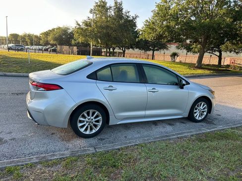 Used 2020 Toyota Corolla LE w/ LE Convenience Package image 5