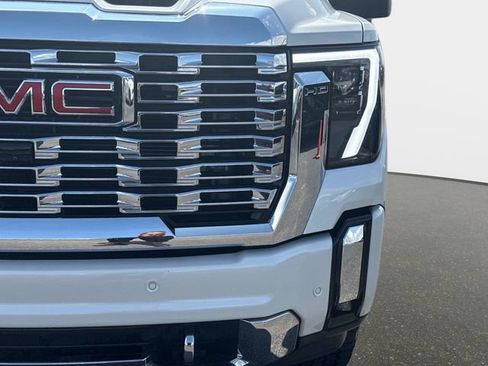 Used 2024 GMC Sierra 2500 Denali w/ Denali Reserve Package AWD/4WD image 9