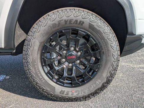 New 2026 GMC Canyon Elevation w/ Convenience Package image 9