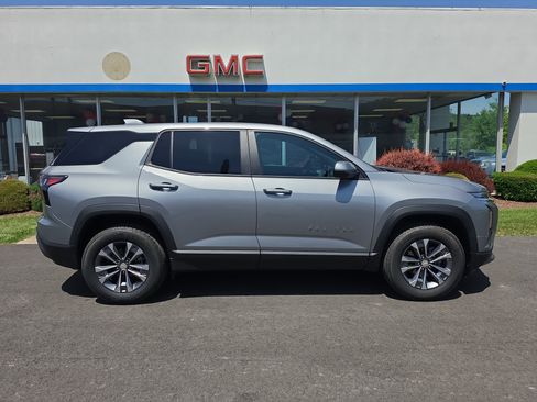 Used 2025 Chevrolet Equinox LT AWD/4WD image 2